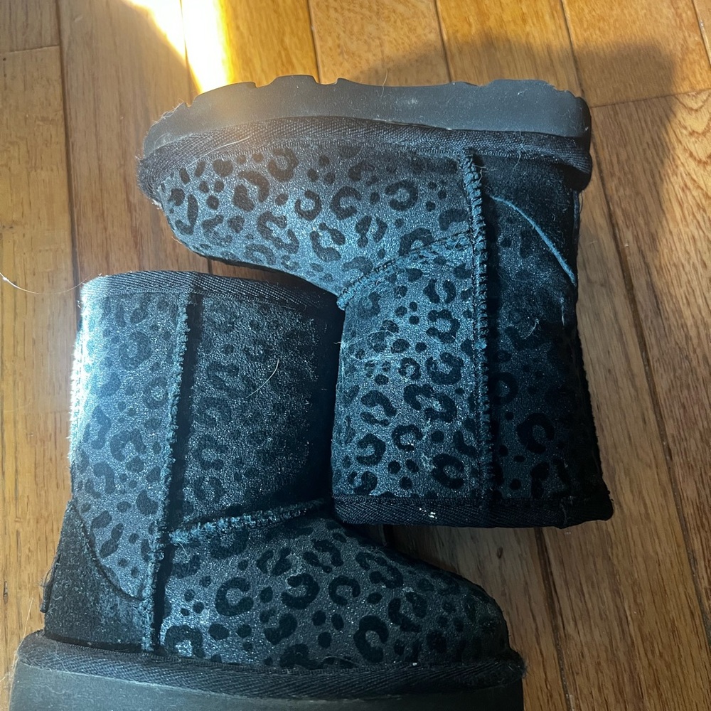 Toddler Classic II UGGS Black sparkle leopard